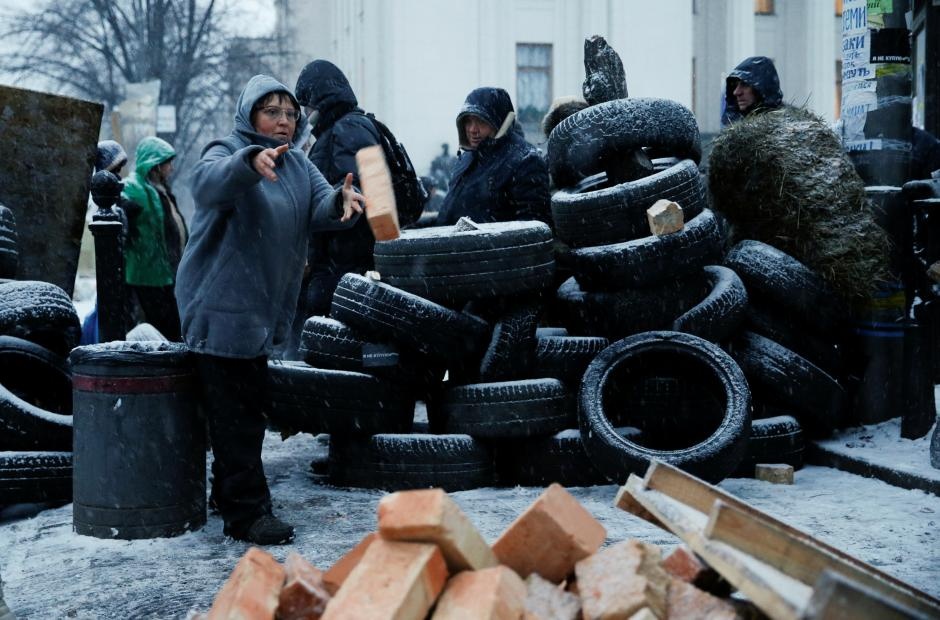 Ukraine: Nguoi bieu tinh dung leu 'giau' cuu tong thong Gruzia hinh anh