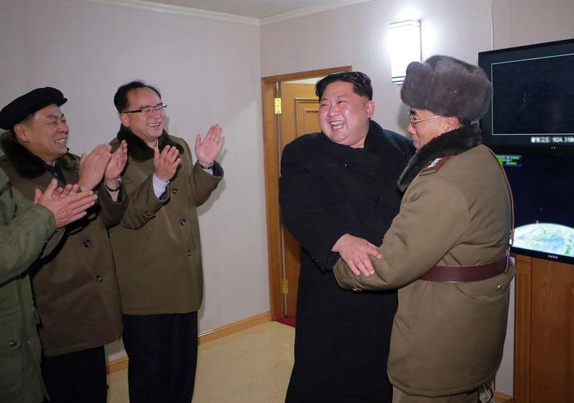 My trung phat hai quan chuc Trieu Tien lien quan toi ten lua dan dao hinh anh