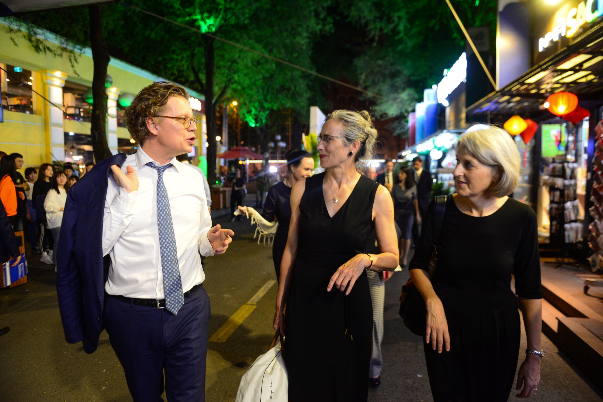 dai su EU chuc tet anh 7