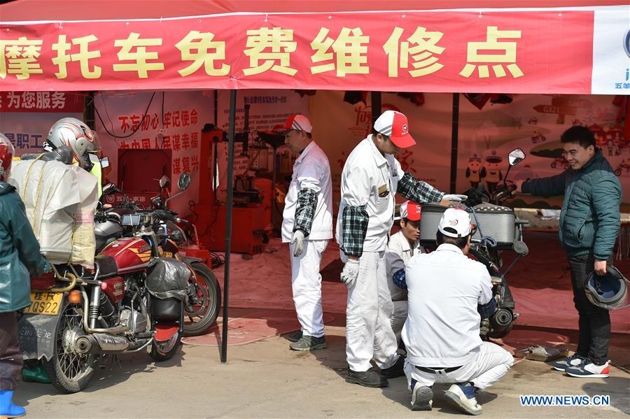 di xe may ve que an tet anh 2