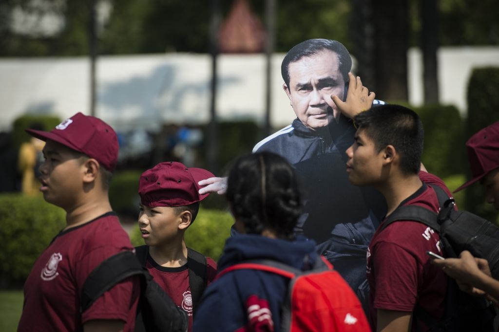 phó thủ tướng Thái dùng đồng hồ sang ảnh 3 pho thu tuong Thai dung dong ho sang anh 3