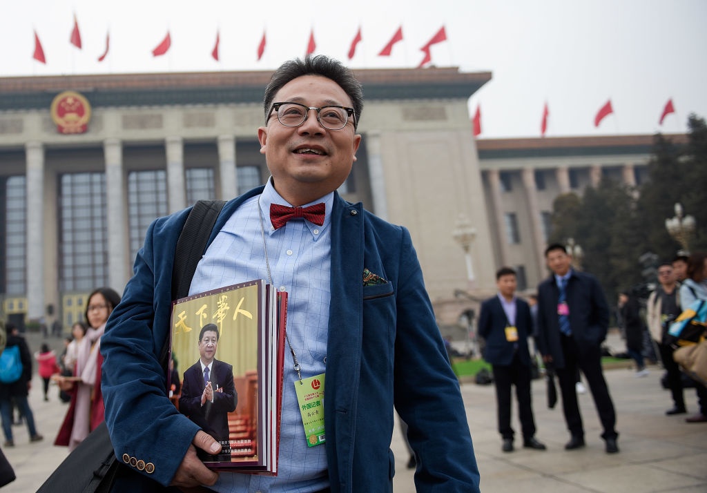 Khai man Luong hoi TQ: Khong dien thoai, khong nghi ngoi, khong y kien hinh anh