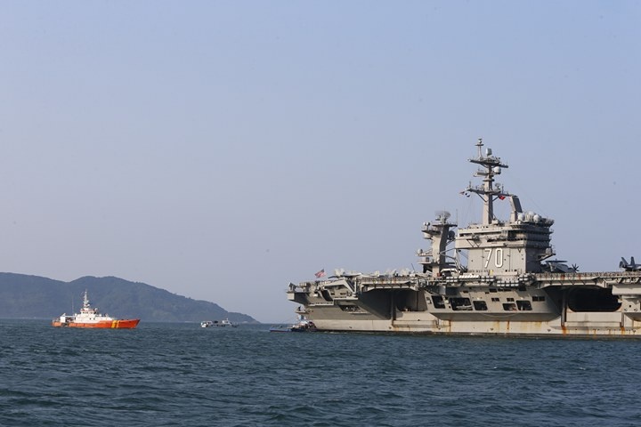 tau san bay My den Viet Nam anh 1