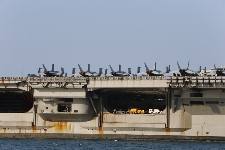 tau san bay My den Viet Nam anh 12