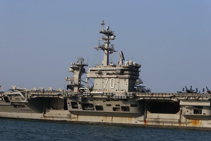 tau san bay My den Viet Nam anh 2