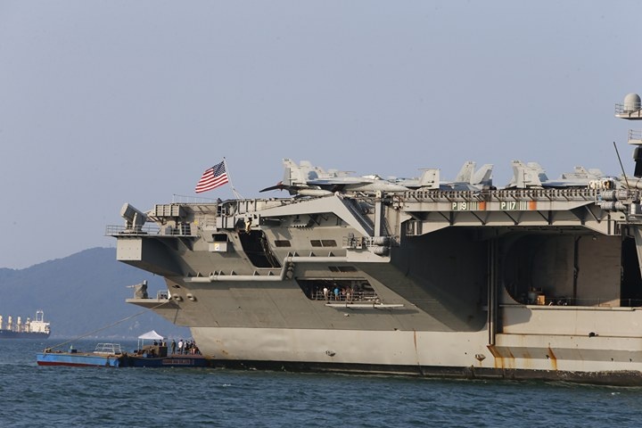 tau san bay My den Viet Nam anh 10