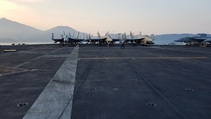 tau san bay My den Viet Nam anh 6