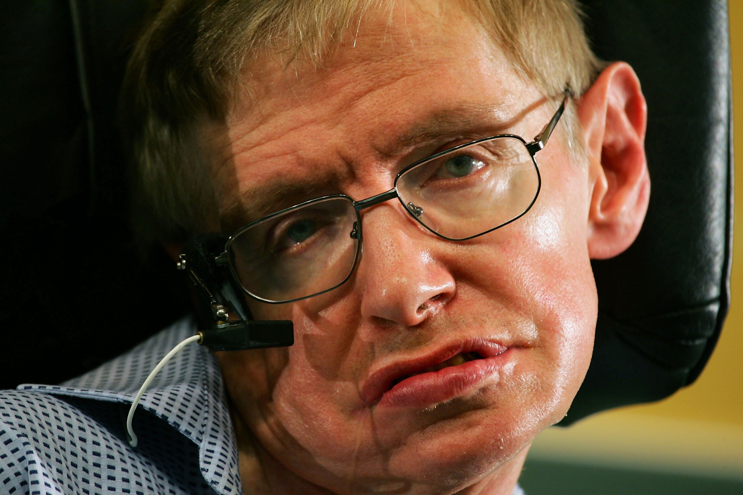 Nha vat ly Stephen Hawking anh 1