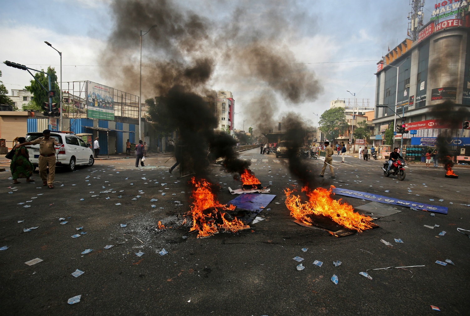 bieu tinh bao luc o An Do anh 3