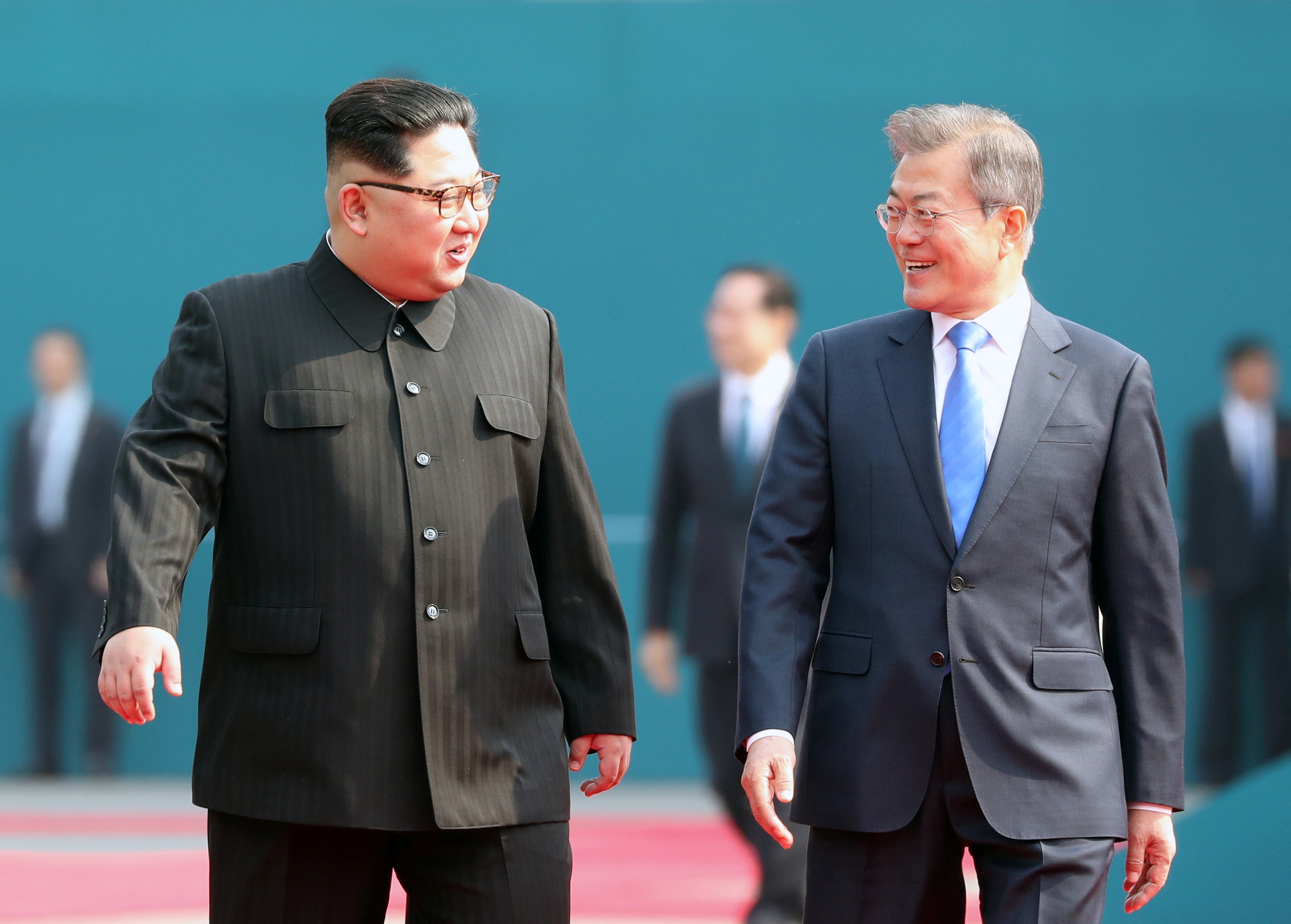 Kim Jong Un mang mi lanh den cuoc gap voi Moon Jae In hinh anh