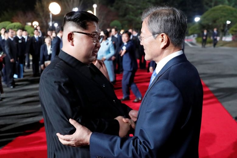 Ong Kim Jong Un 'dau long' vi Han - Trieu dung 2 mui gio khac nhau hinh anh