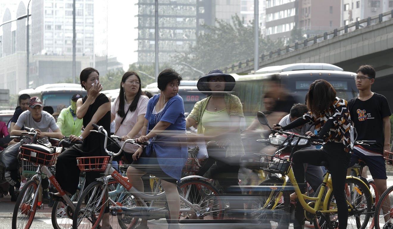 Van nan phan biet gioi trong thi truong viec lam Trung Quoc hinh anh