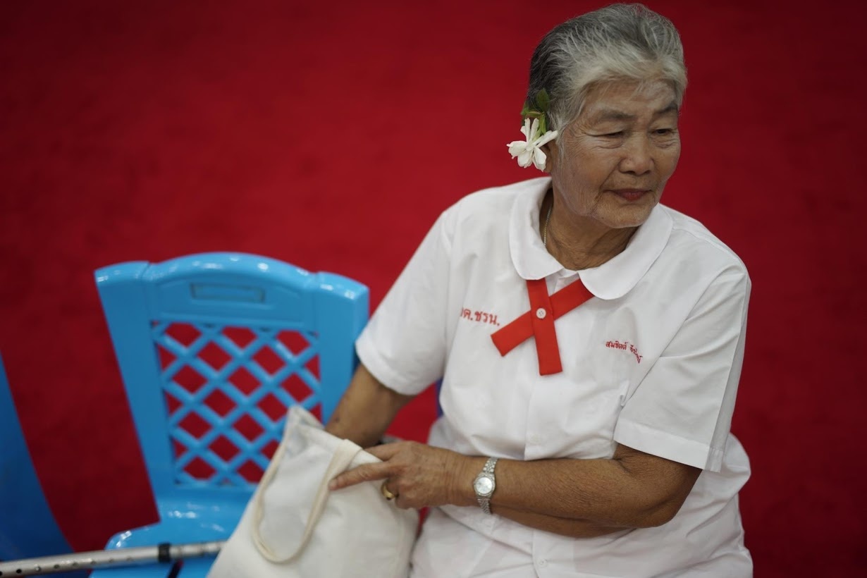 nguoi gia Thai Lan di hoc anh 2