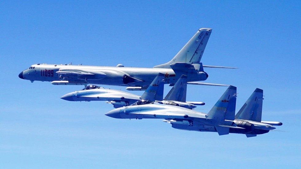 Viet Nam yeu cau Trung Quoc cham dut dua may bay nem bom den Hoang Sa hinh anh