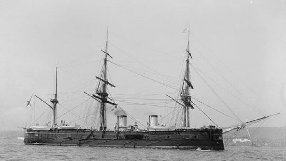 Chay dua tim tau chien Nga voi 5.500 thung vang tri gia 133 ty USD hinh anh