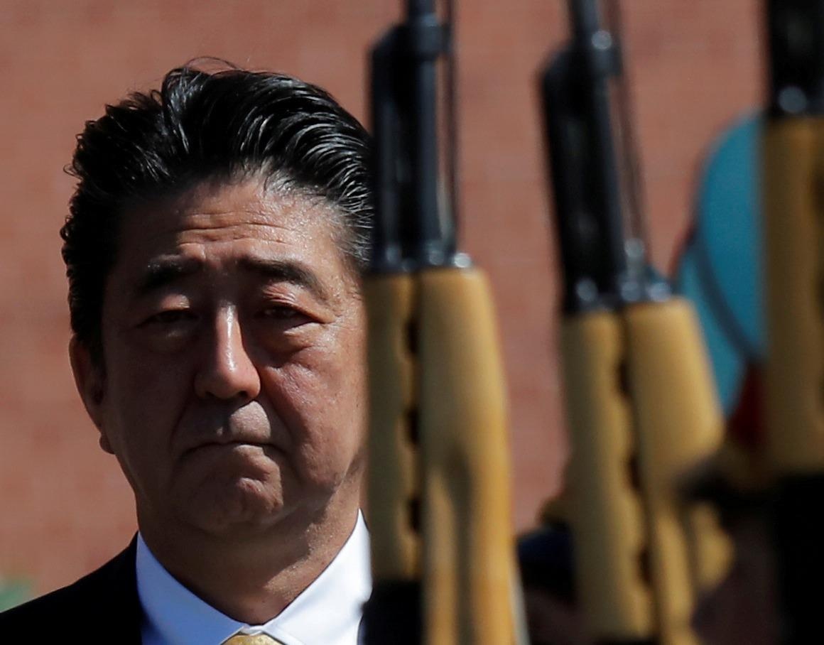 Nhat Ban ban chuyen thay doi hien phap: Cua hep cho ong Abe hinh anh