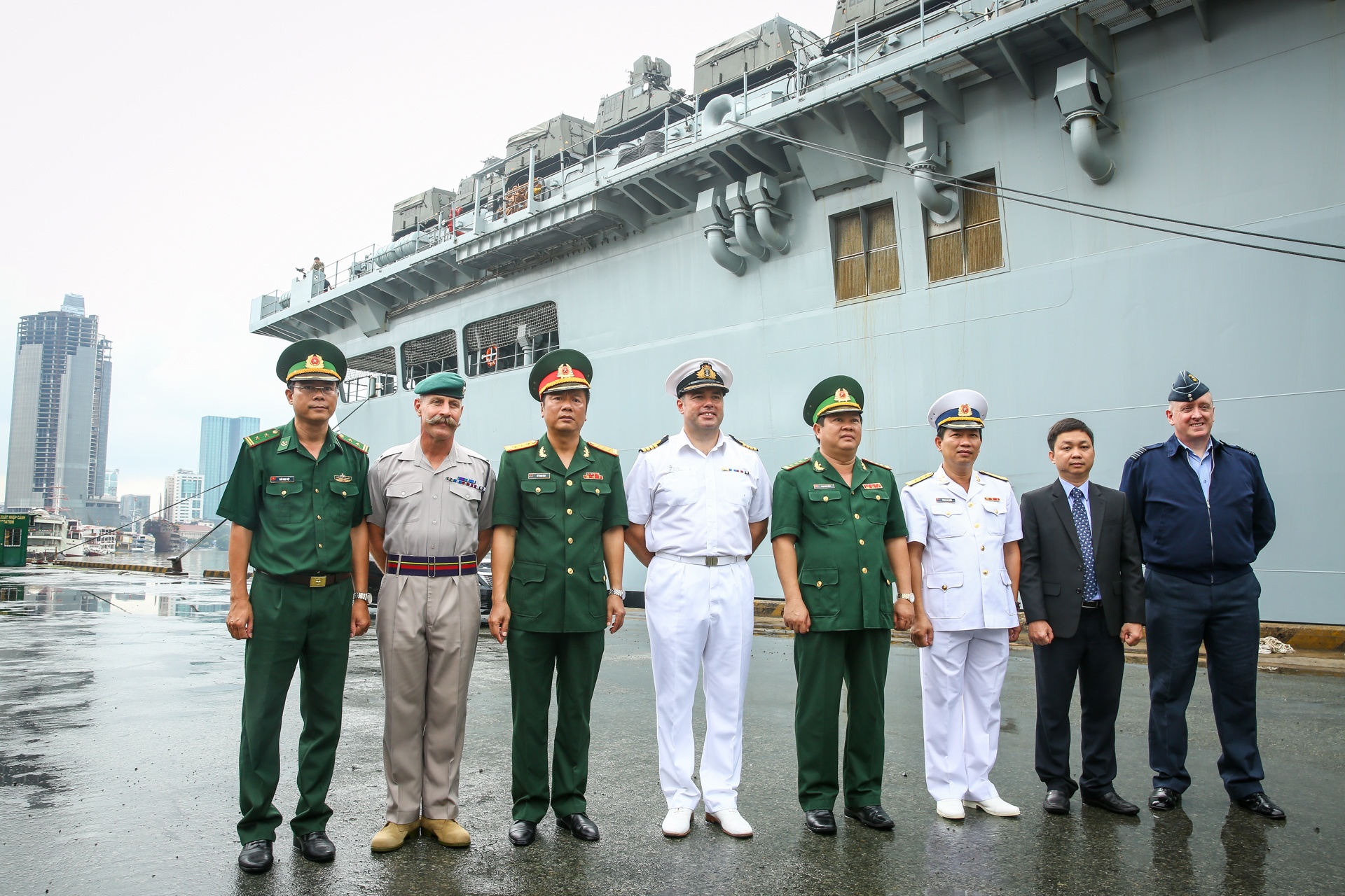 tàu hải quân Anh đến TP.HCM ảnh 1 tau hai quan Anh den TP.HCM anh 1