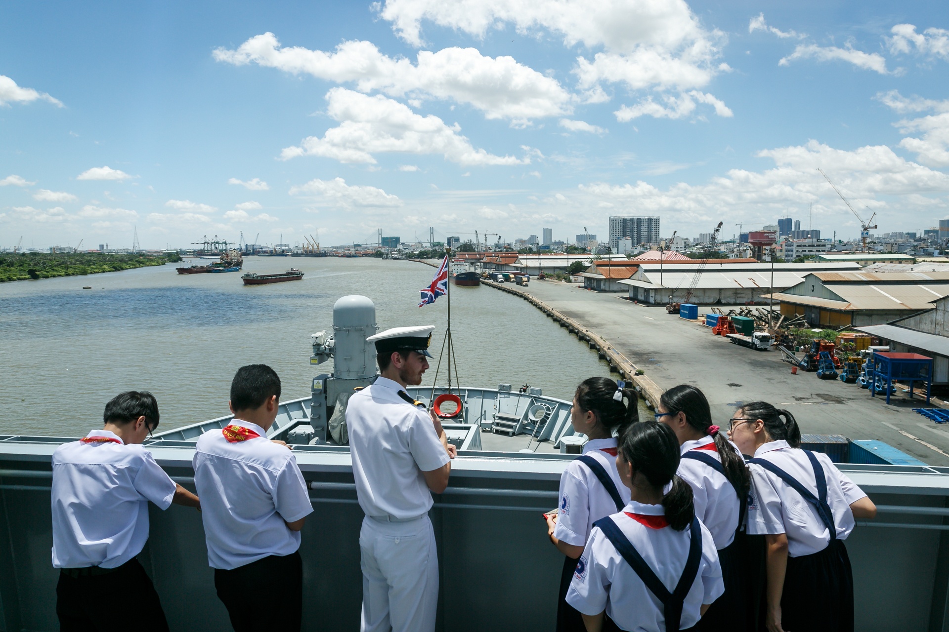 tau Anh den TP.HCM anh 9