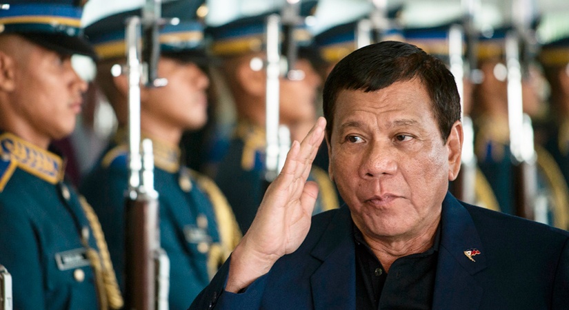 Tong thong Duterte thach quan doi Philippines dao chinh hinh anh