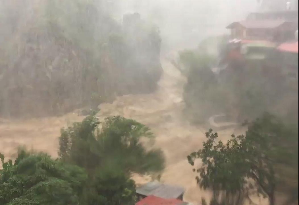 Lo dat sau bao Mangkhut o Philippines, 40 tho dao vang mac ket hinh anh