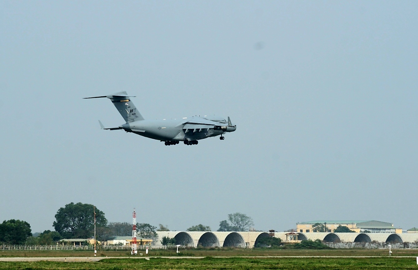 may bay hau can tong thong Trump anh 2