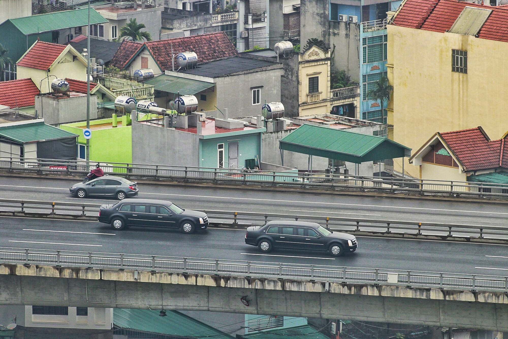 'Quai thu' cua TT Trump roi Noi Bai, qua cau Nhat Tan de ve Ha Noi hinh anh