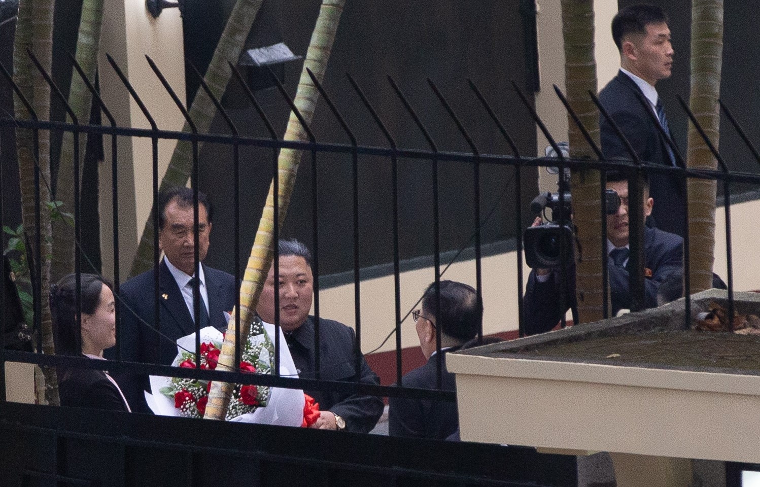 Ong Kim Jong Un roi Dai su quan Trieu Tien, ve lai khach san hinh anh