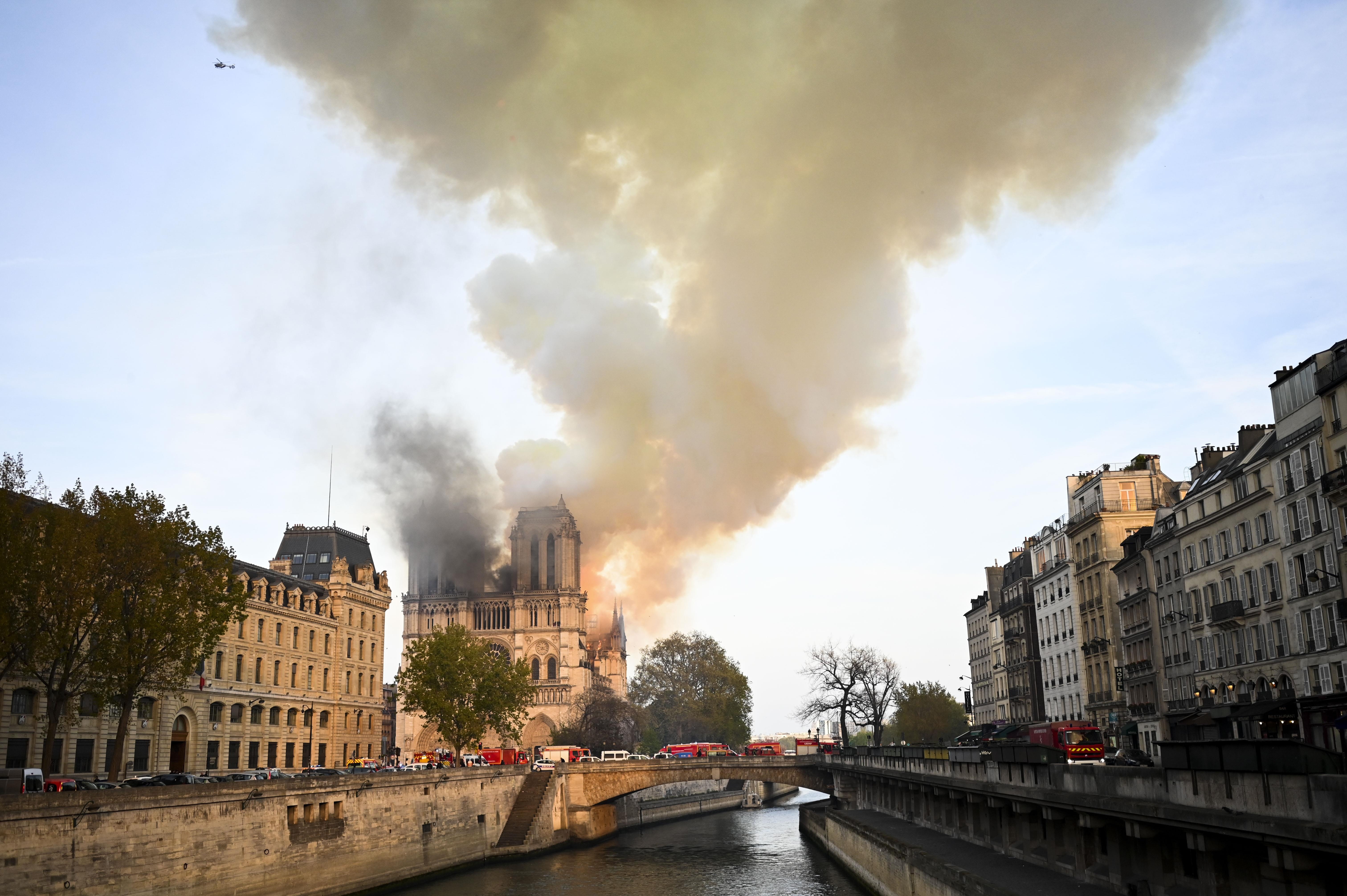 Nha tho Duc Ba chay anh 1