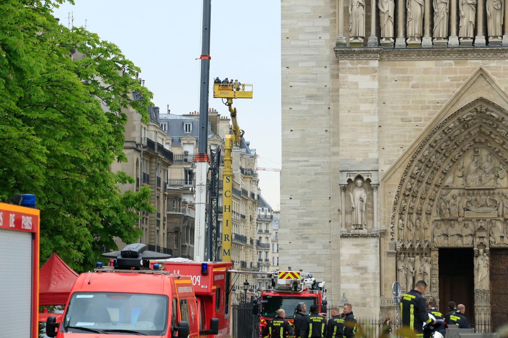 nha tho duc ba paris chay anh 1