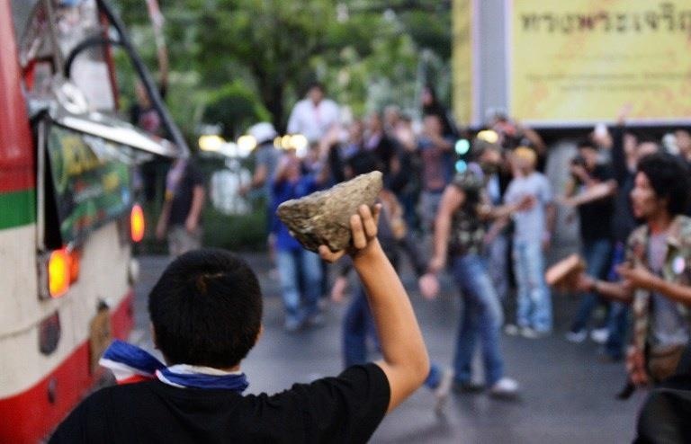 Bao luc sinh vien o cac thien duong mua sam Thai Lan hinh anh