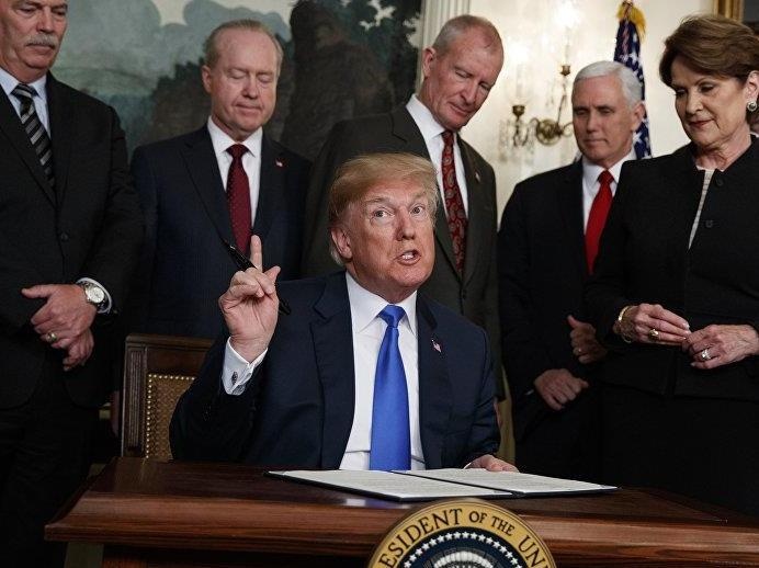 TT Trump doa danh thue them 300 ty USD hang hoa Trung Quoc hinh anh