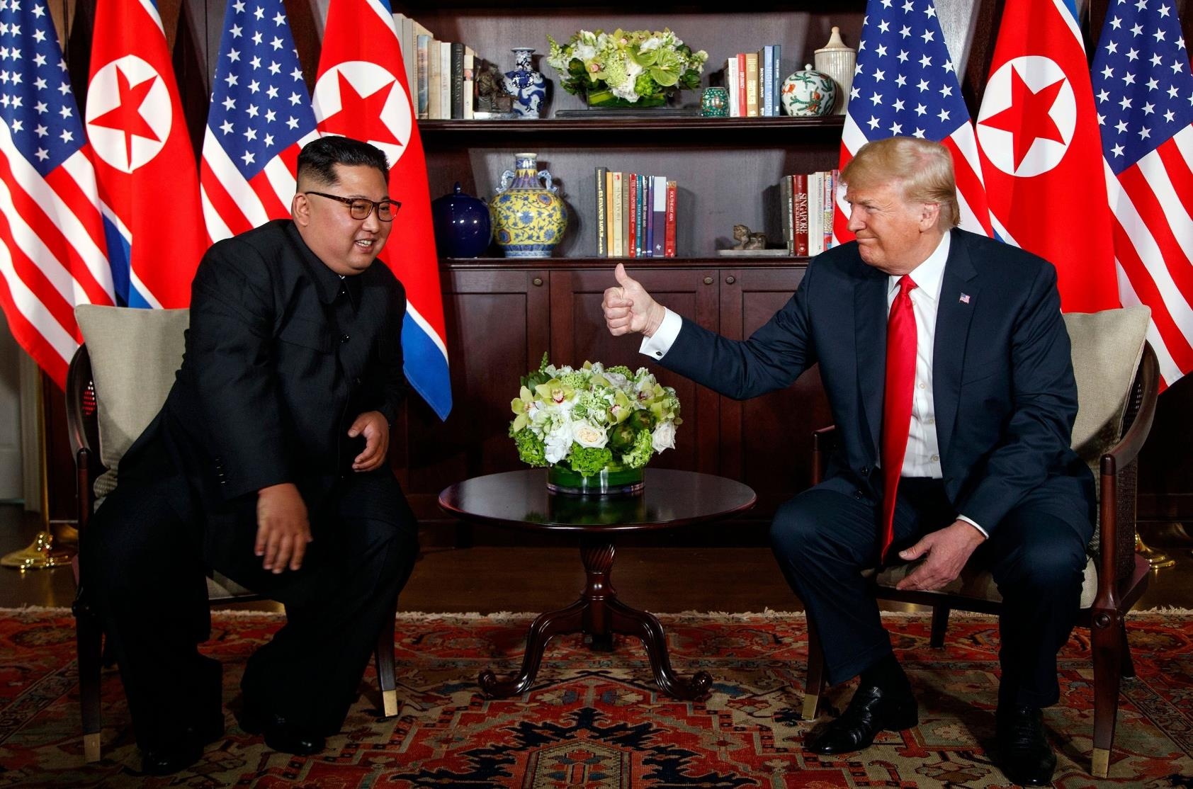 Vo mong mot nam sau cuoc gap Trump - Kim lich su o Singapore hinh anh