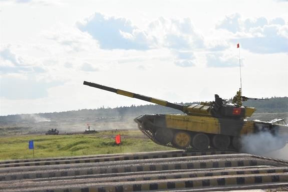 Doi tuyen xe tang Viet Nam buoc vao ngay thi dau vong loai thu 2 hinh anh