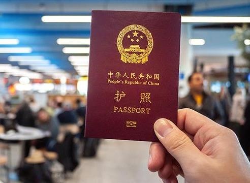 Philippines cho dong dau ban do Bien Dong len ho chieu du khach TQ hinh anh