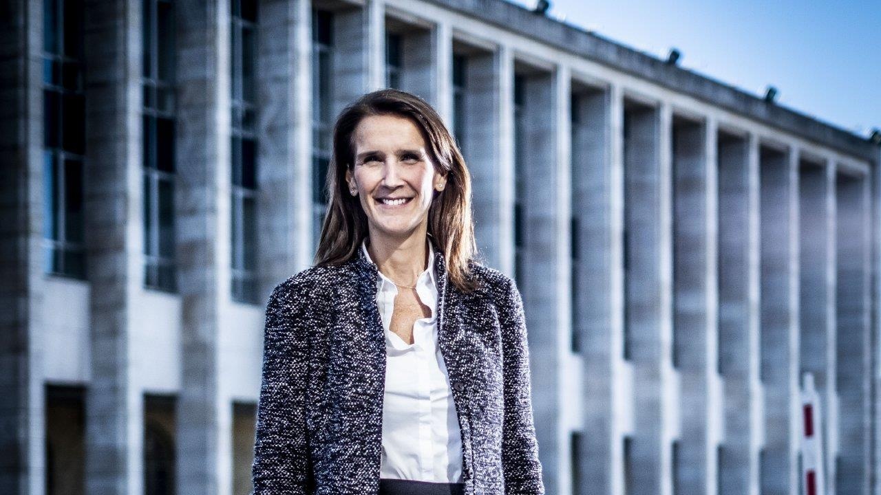 Bi co nu thu tuong dau tien hinh anh