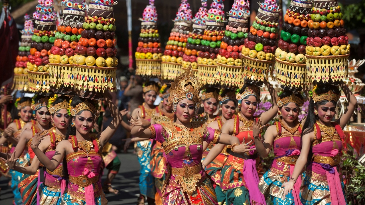 Khach du lich den qua dong, nguoi Bali bi khan hiem nuoc sach hinh anh