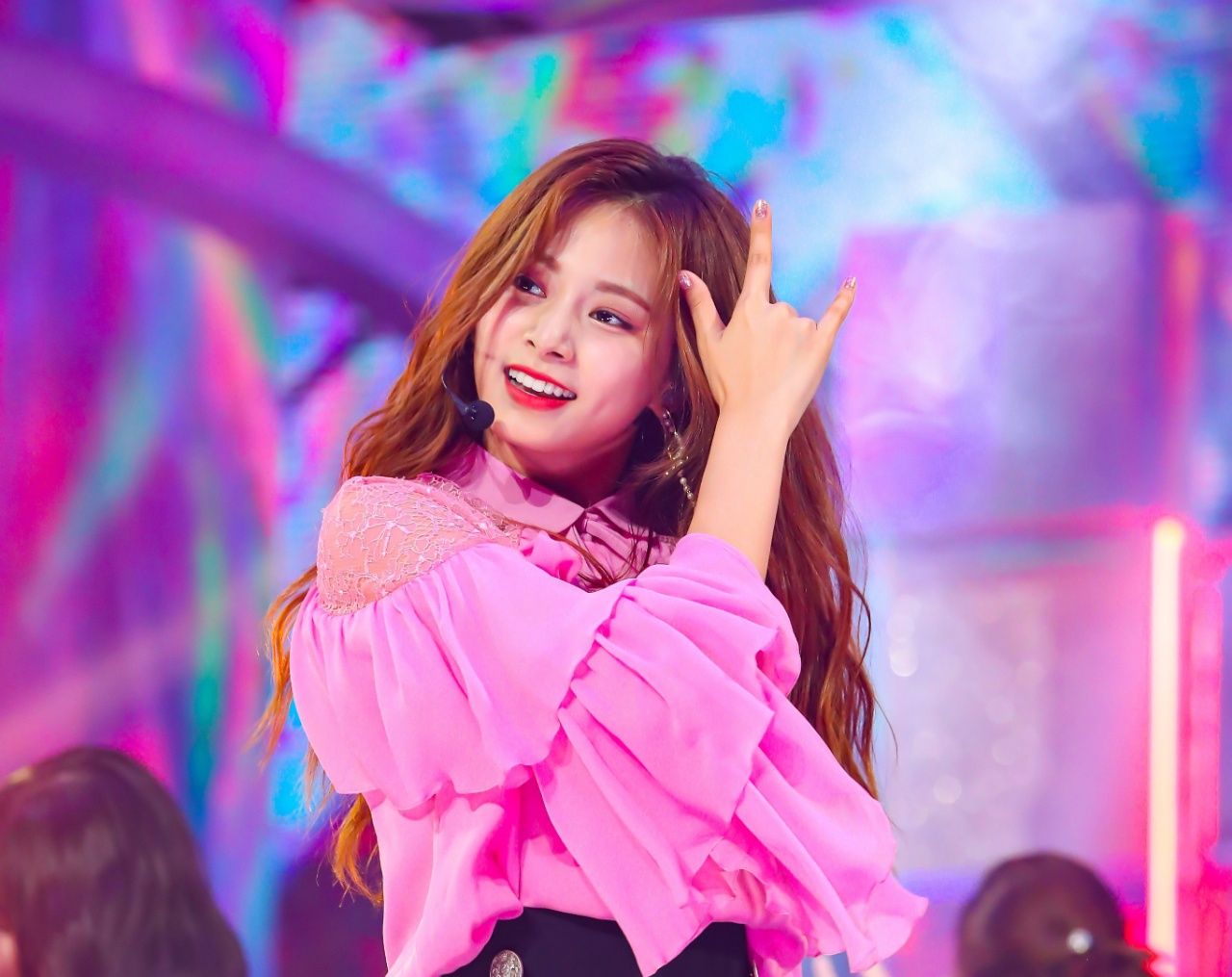 Van hoa dai chung Dong A va thap nien 'xam lan' phuong Tay hinh anh