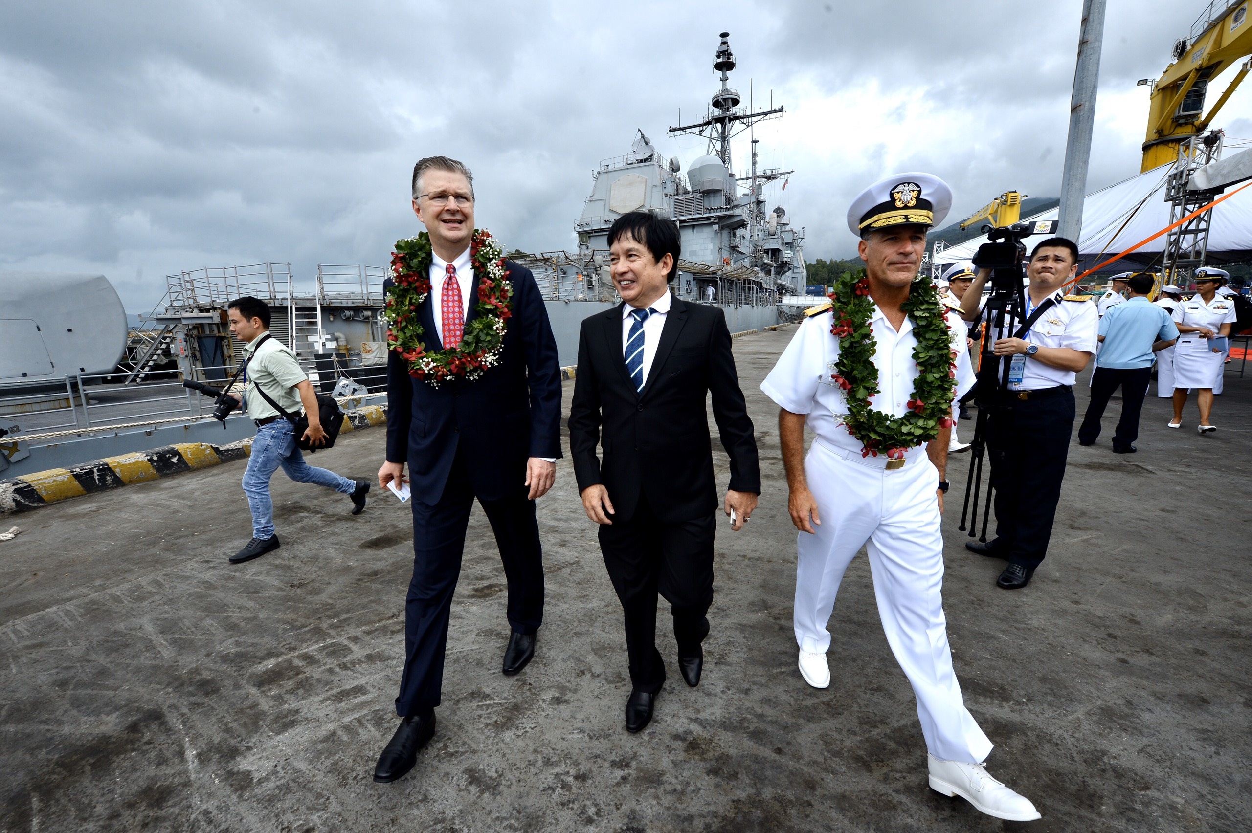 tau san bay My den Viet Nam anh 2