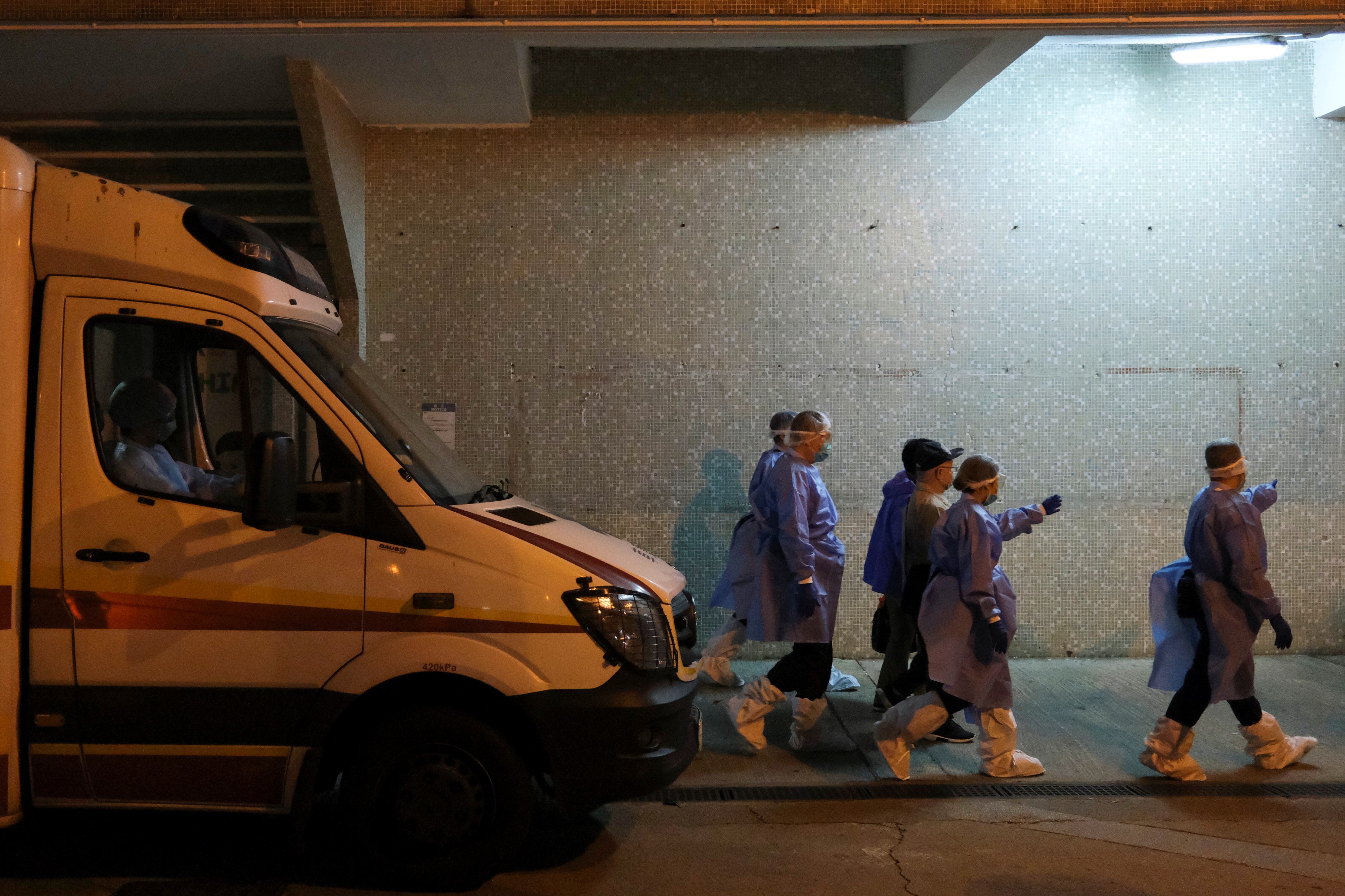 Hong Kong lo cong suc chong dich 'do song' do chu quan qua som hinh anh