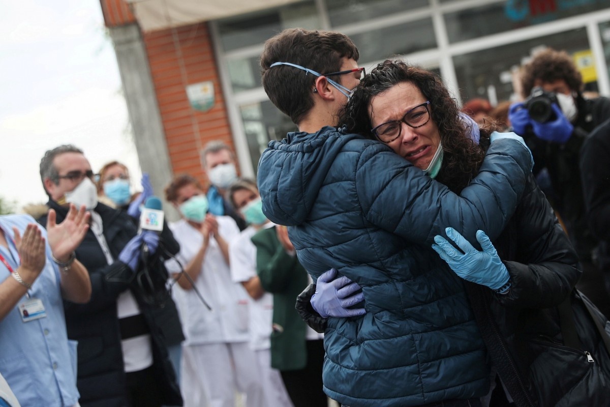 'Diem nong Covid-19' Tay Ban Nha trong ngay dau noi long phong toa hinh anh