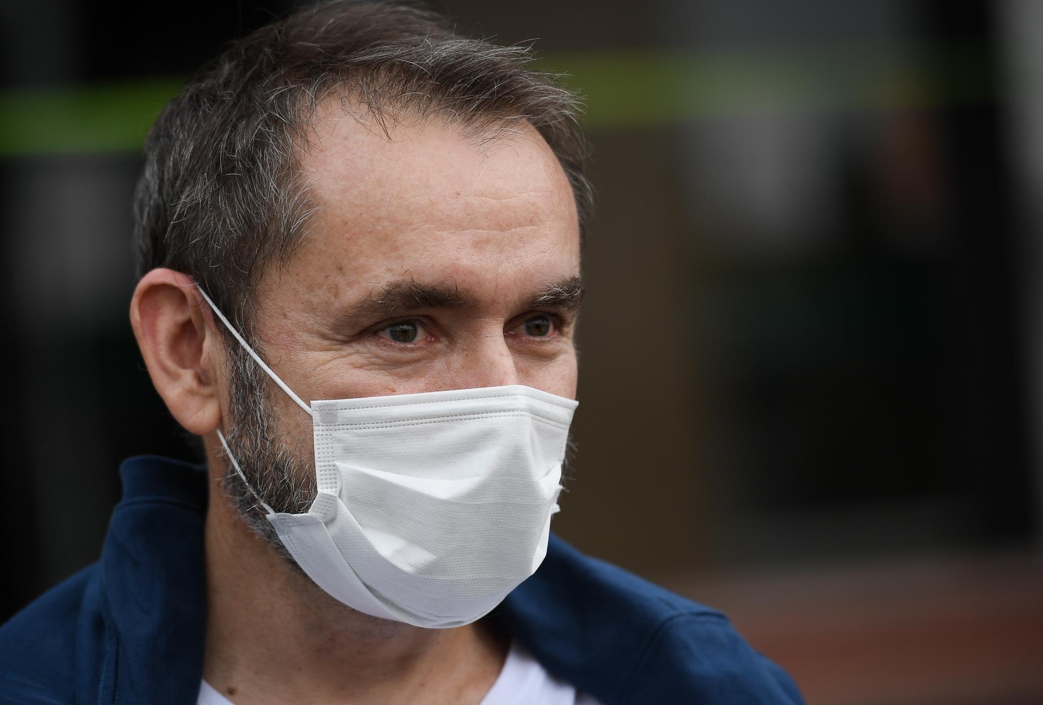 Cuu dai su Phap: Tinh than cong dong giup Viet Nam chong dich hieu qua hinh anh