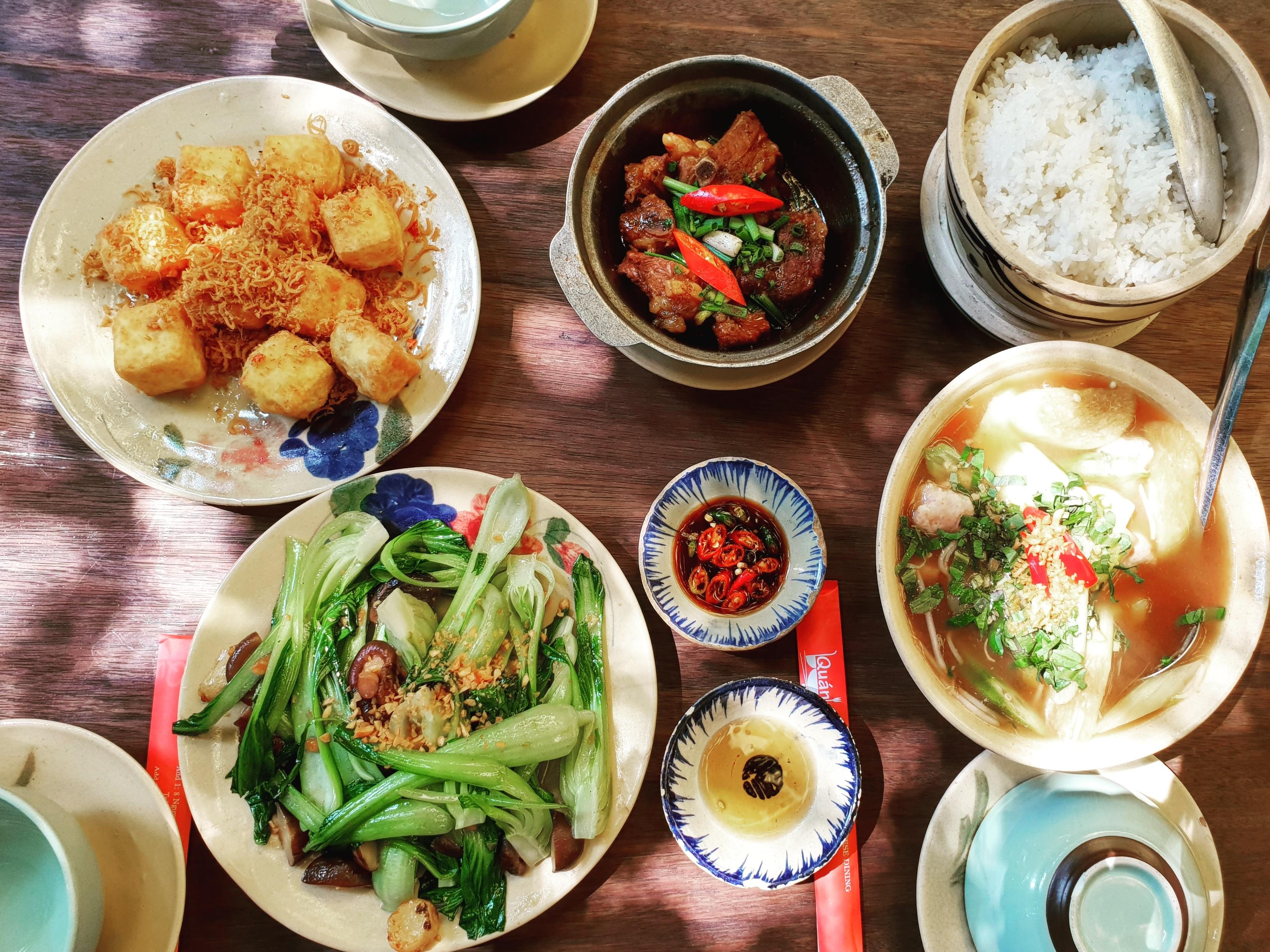 Nang nong khong biet an gi, den ngay 5 quan chuan com me nau o TP.HCM hinh anh