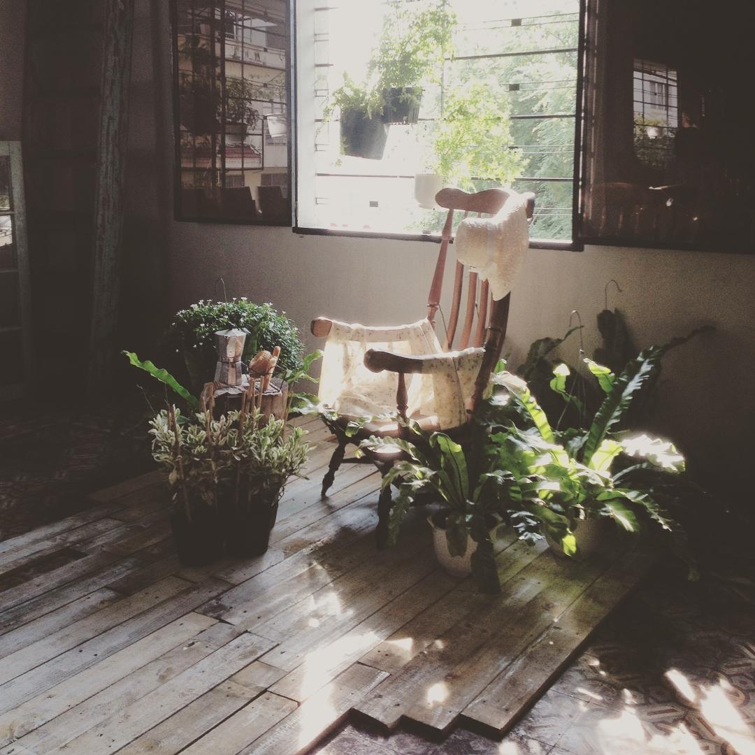 Tron nong tai 5 quan ca phe an yen o TP.HCM dip le anh 17