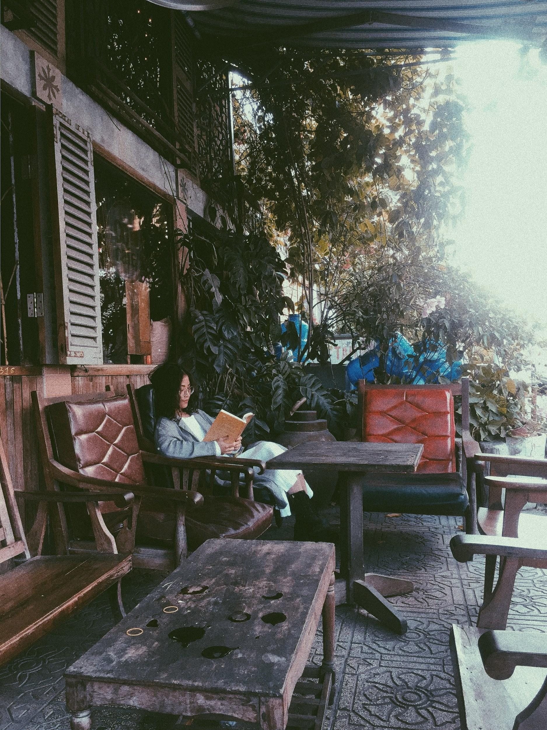 Tron nong tai 5 quan ca phe an yen o TP.HCM dip le anh 12