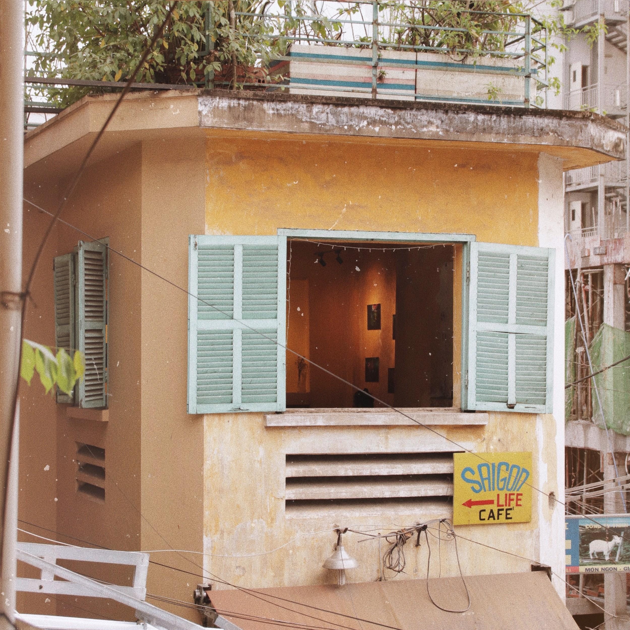 Tron nong tai 5 quan ca phe an yen o TP.HCM dip le anh 5