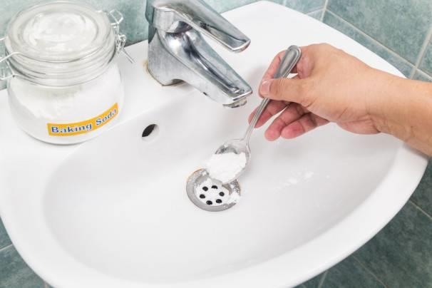 5 phut sach bong moi do dung bep voi baking soda than thanh hinh anh