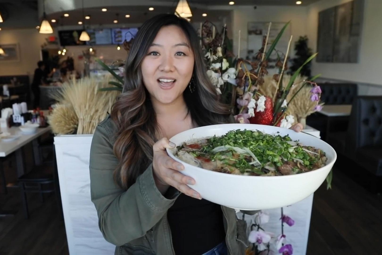 Thuc khach dau hang khi an to pho 4 kg tai My hinh anh