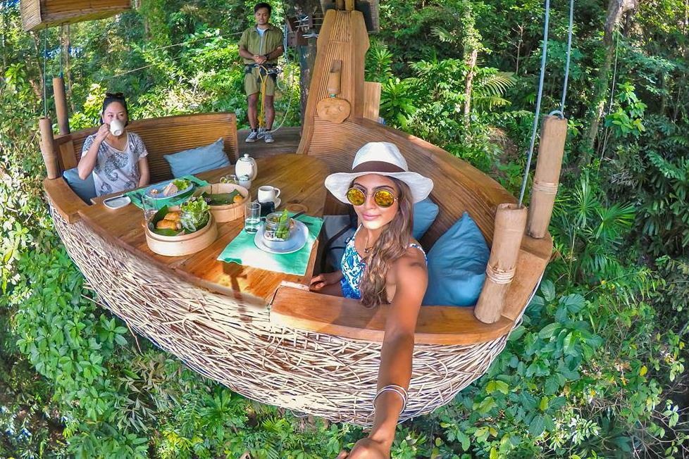 Hoi hop thuong thuc bua an lo lung tren cay tai Thai Lan hinh anh