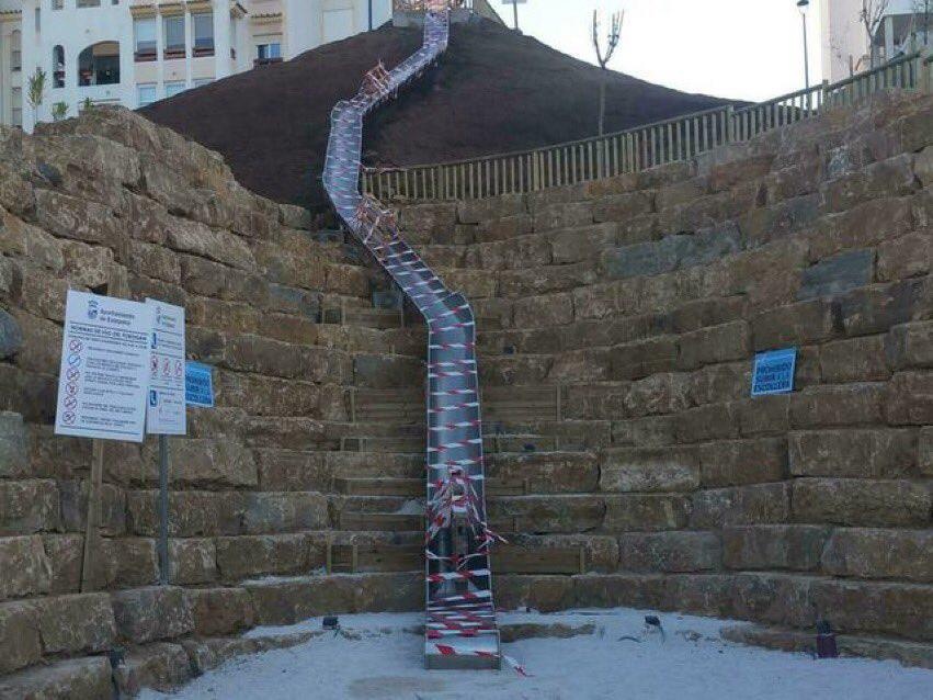 Cầu trượt dài nhất Tây Ban Nha đóng cửa sau 24h ảnh 1 Cau truot dai nhat Tay Ban Nha dong cua sau 24h anh 1