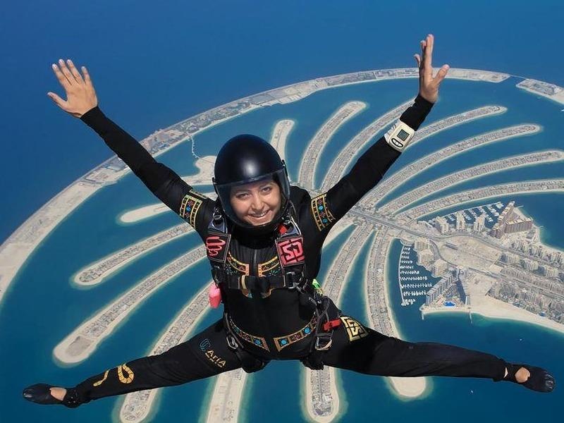 Choang ngop voi thu thach nhay du mao hiem giua Dubai hinh anh